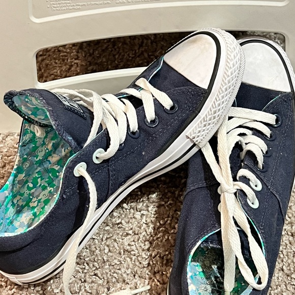 Converse Sneakers All Stars Limited Edition Navy & Blue Floral Lined Worn Once! - Picture 5 of 14